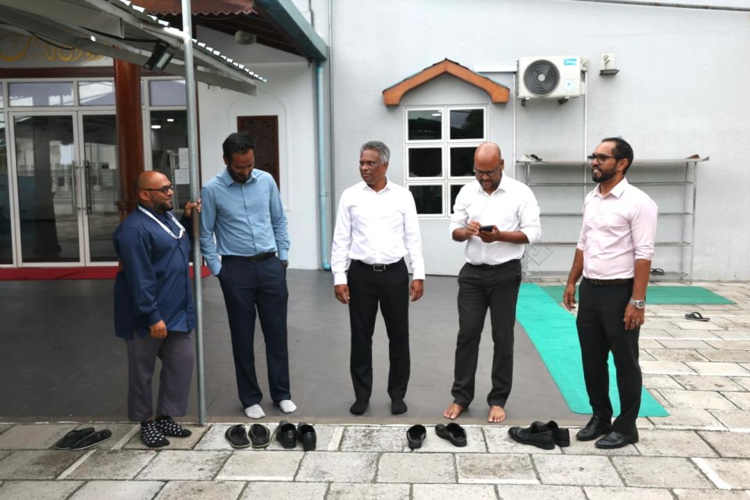 ހުޅުމާލޭގެ ދެ މިސްކިތެއްގެ ހާލަތު މޭޔަރާއި ކައުންސިލަރުން ބައްލަވާލައްވައިފި