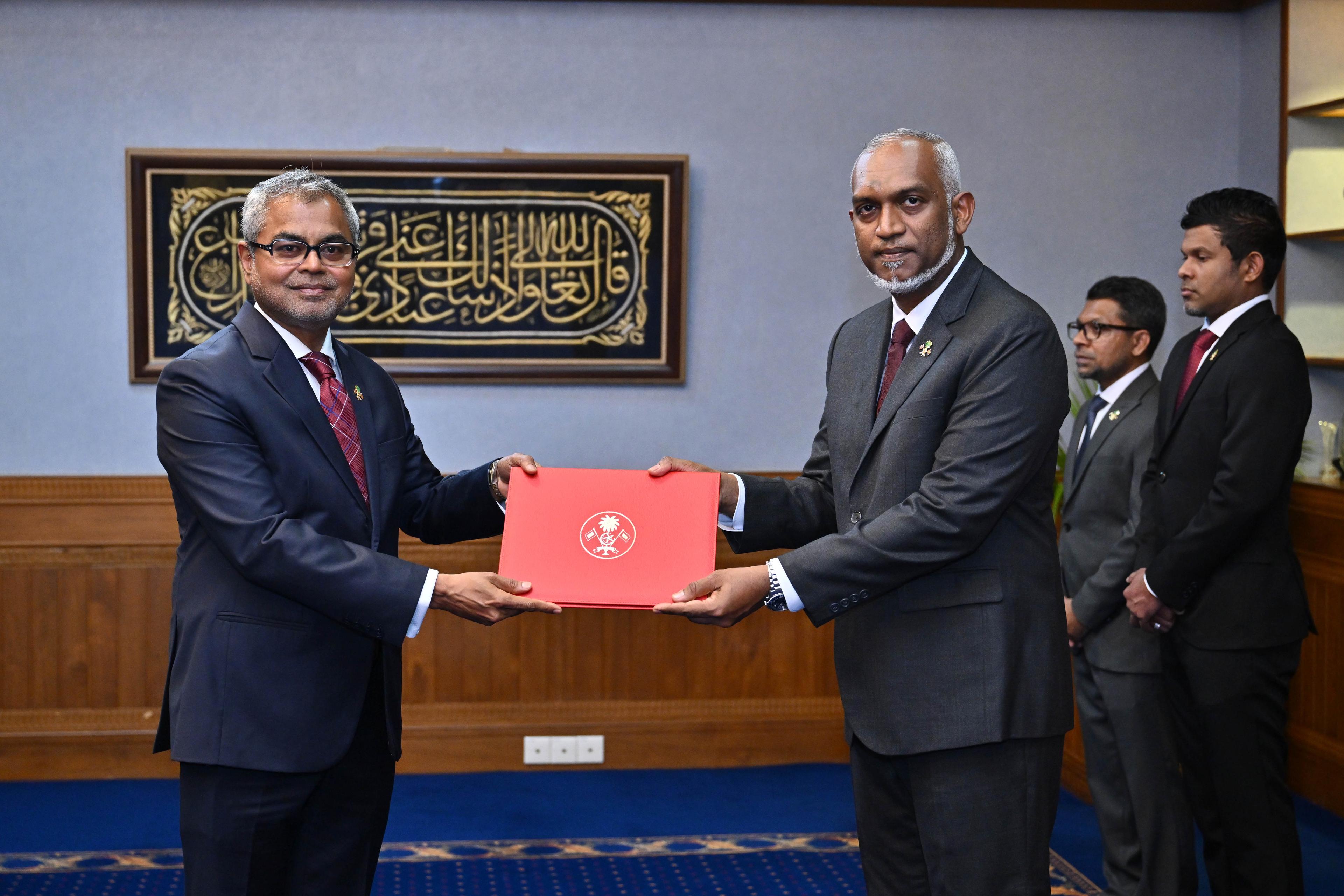 އައިރީނާގެ ދާއިމީ މަންދޫބަކަށް ތާރިގަށް ރުހުން ހޯދަނީ