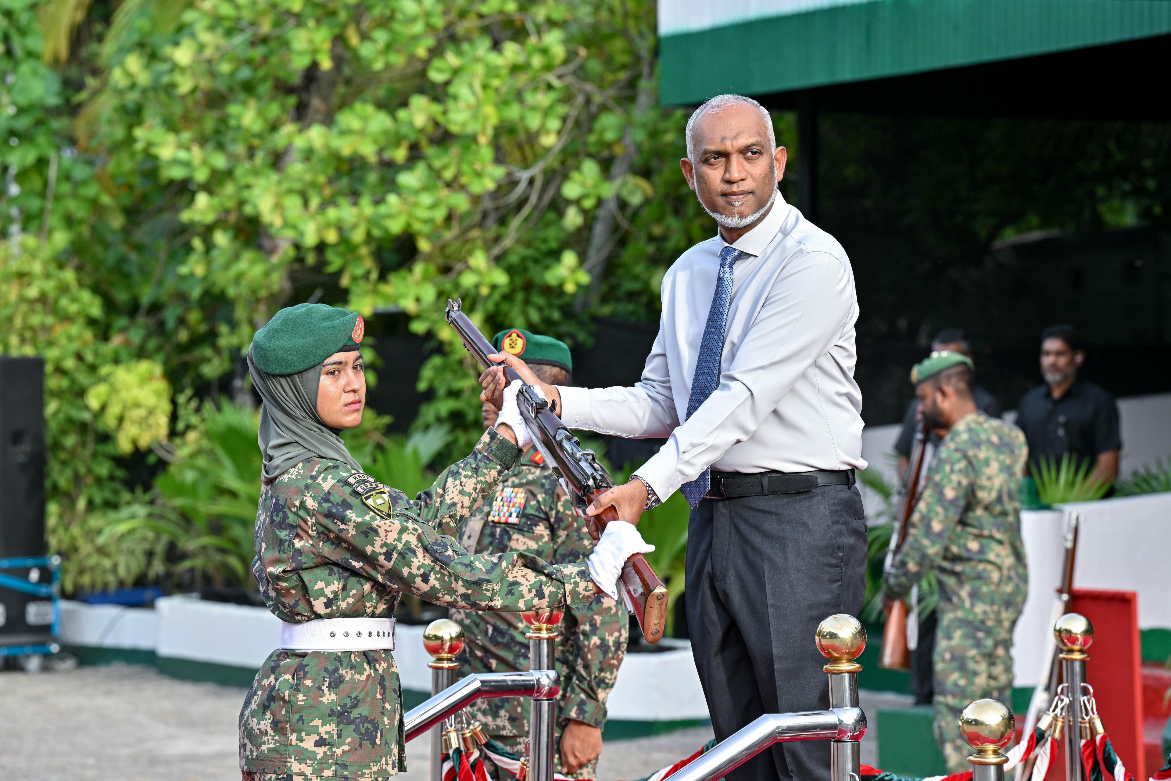 ސިފައިންގެ އަސާސީ ތަމްރީން ކޯސް ނިންމި 2 ބެޗެއްގެ ދަރިވަރުން ހުވާކުރުމުގެ ރަސްމިއްޔާތު ބާއްވައިފި