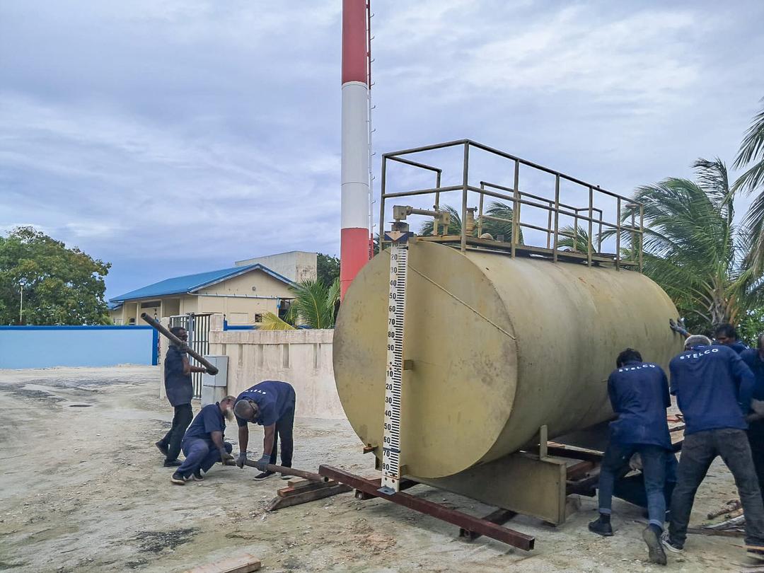މ.  އަތޮޅުގެ ރަށްތަކަށް ބޭނުންވާ ސްޓޯރޭޖް ޓޭންކުތައް ފޮނުވުމުގެ މަސައްކަތް ސްޓެލްކޯއިން ފަށައިފި