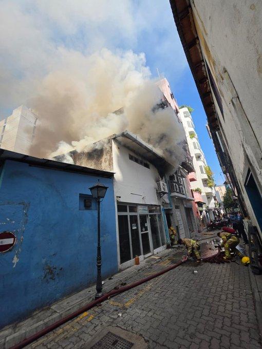 މާފަންނު ޖާޔާކުޝަން ކައިރީ ހުރި އިމާރާތެއްގައި އަލިފާން ރޯވެއްޖެ
