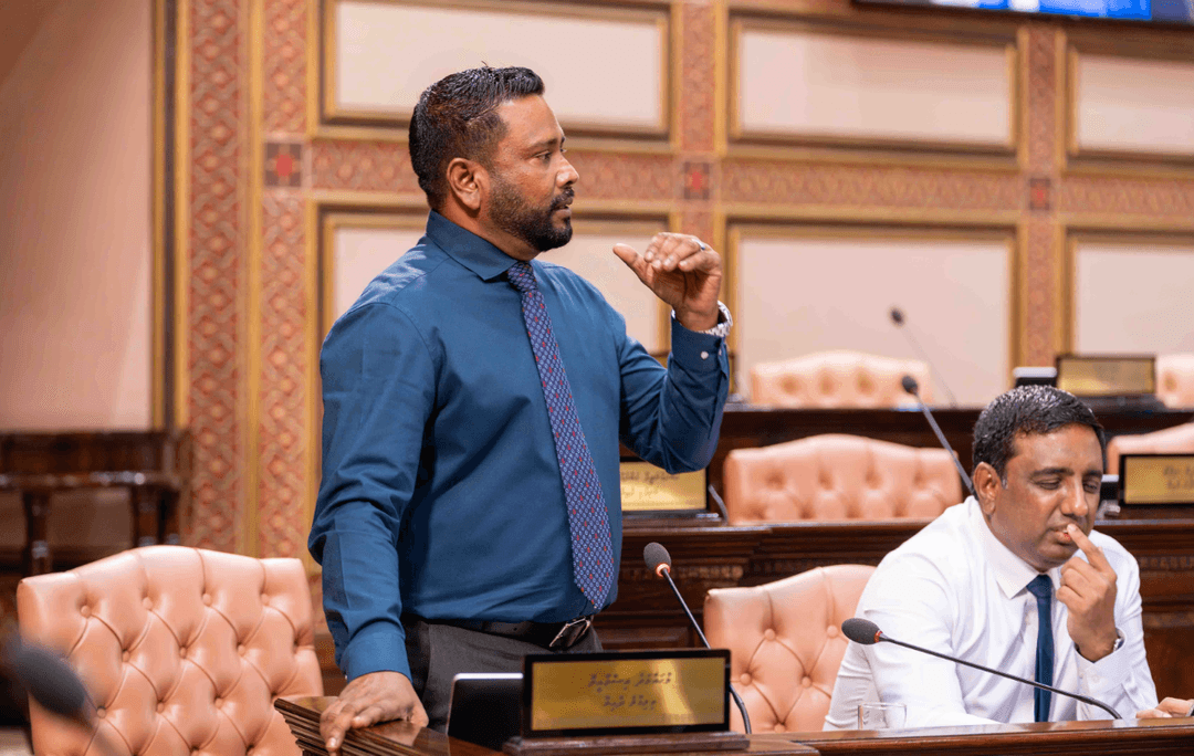 ކުންފުނިތަކަށް މީހުން އިތުރުކުރުމާއި ކޮމިޝަންތައް ހެދުމަކީ ގާތް މީހުންނަށް ލާރިދިނުމަށް އެމްޑީޕީން ފެށި ކަންކަން: މުހައްމަދު އިސްމާއީލް