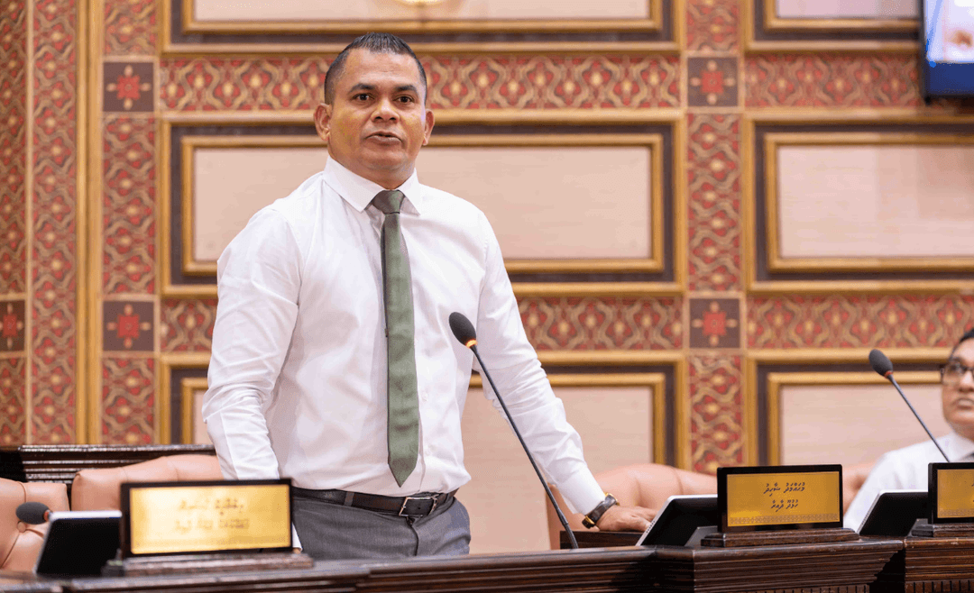 އެމްޑީޕީ ސަރުކާރުގައި ހުޅުދޫ އިންޖީނުގޭ އަޅަން 185 މިލިއަން ދޫކުރި، ފެންނަން ހުރީ ވަށާފާރަކާ ސައިލެންސަރެއް: ޝާޑް