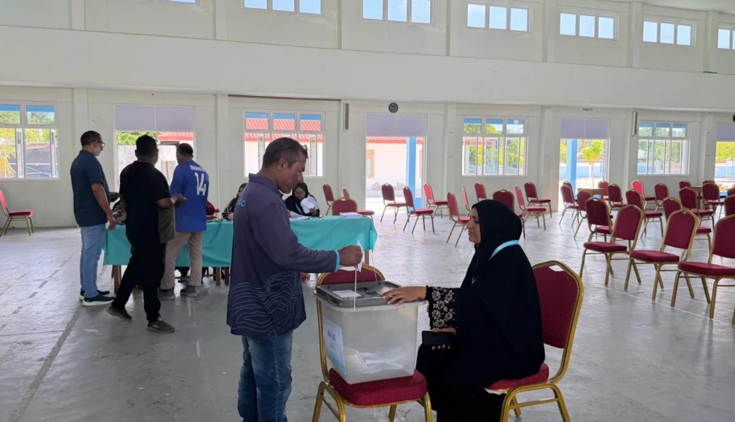 ޕީޕަލްސް ނޭޝަނަލް ކޮންގްރެސް (ޕީއެންސީ) ގެ ދާއިރާތަކަށް މެންބަރުން ހޮވުމަށް ބާއްވާ އެތެރޭގެ އިންތިހާބުގެ ވޯޓުލުން ކުރިޔަށް ދަނީ. –ފޮޓޯ/ޕީއެންސީ