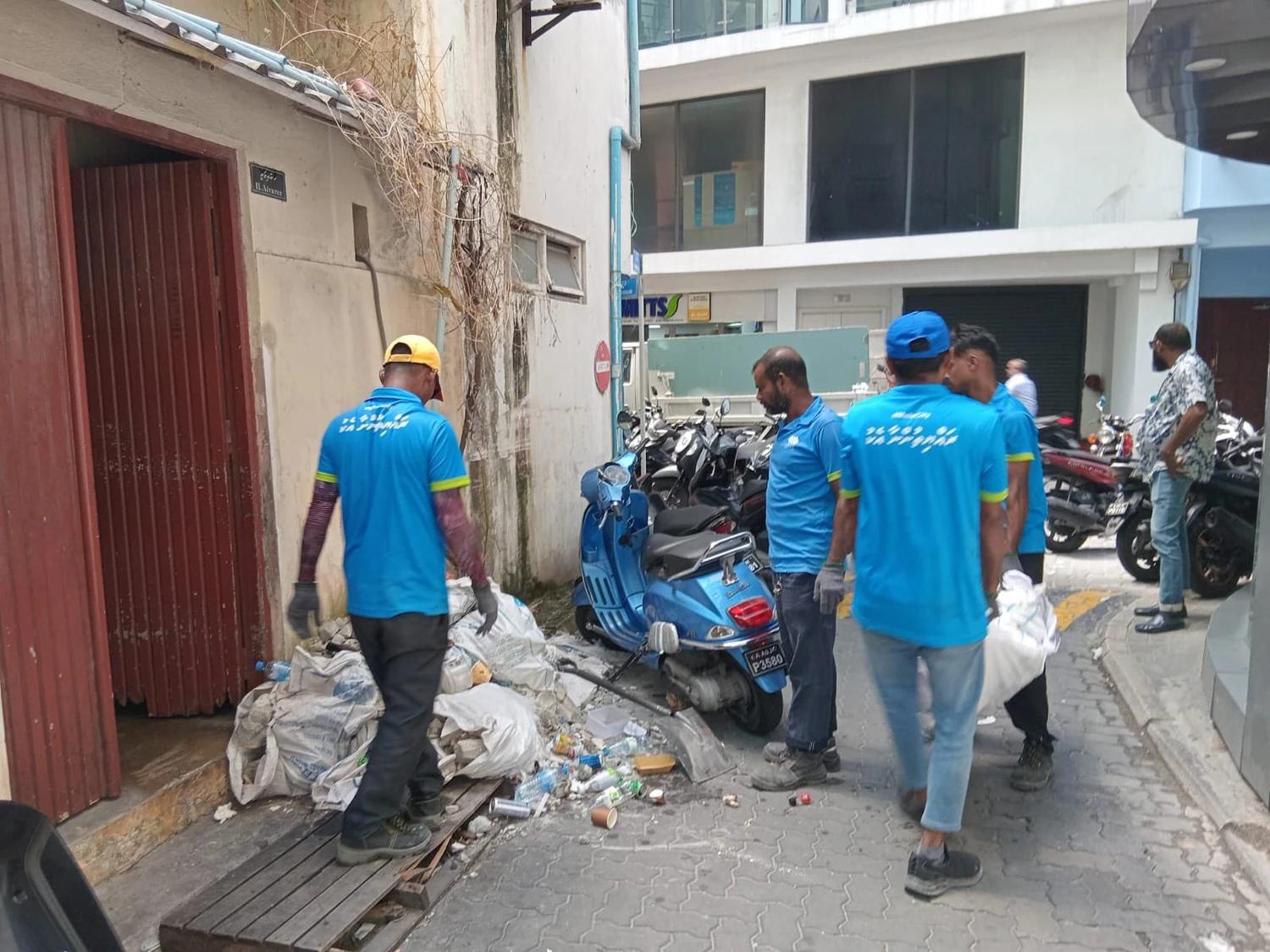 މަގުތައް ސާފުކުރަންފަށައި، ކުނިއަޅާ މީހުންގެ ފޮޓޯއާ ވީޑިއޯ ހިއްސާ ކުރުމަށް އެދިފި