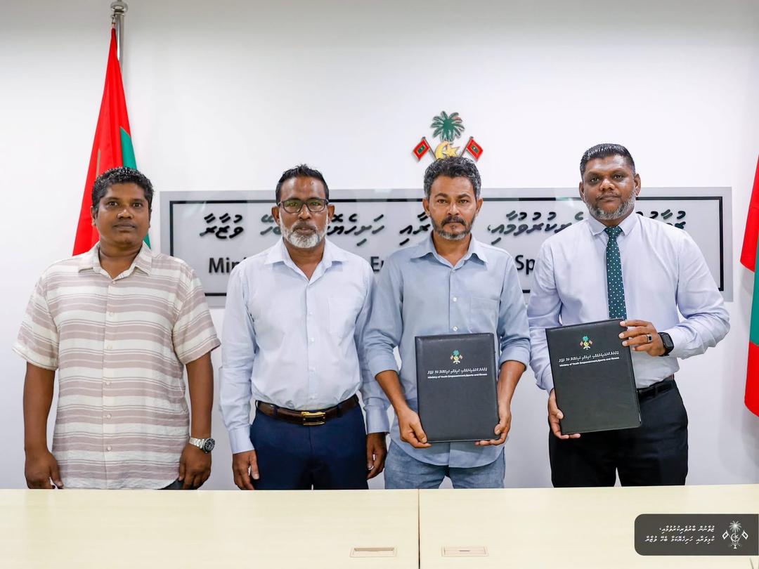 ތިން ރަށެއްގައި ހޭންޑްބޯޅަ ކޯޓު ކޯޓު އަޅަން މެގަލިންކްސްއާ ހަވާލުކޮށްފި
