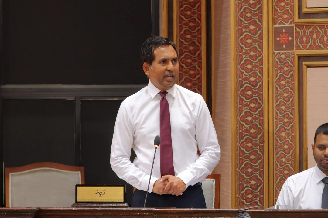 މިނިސްޓަރު ސައީދުގެ އިތުބާރު ނެތް ކަމަށް އެމްޑީޕީން މަޖިލީހަށް ވައްދައިފި