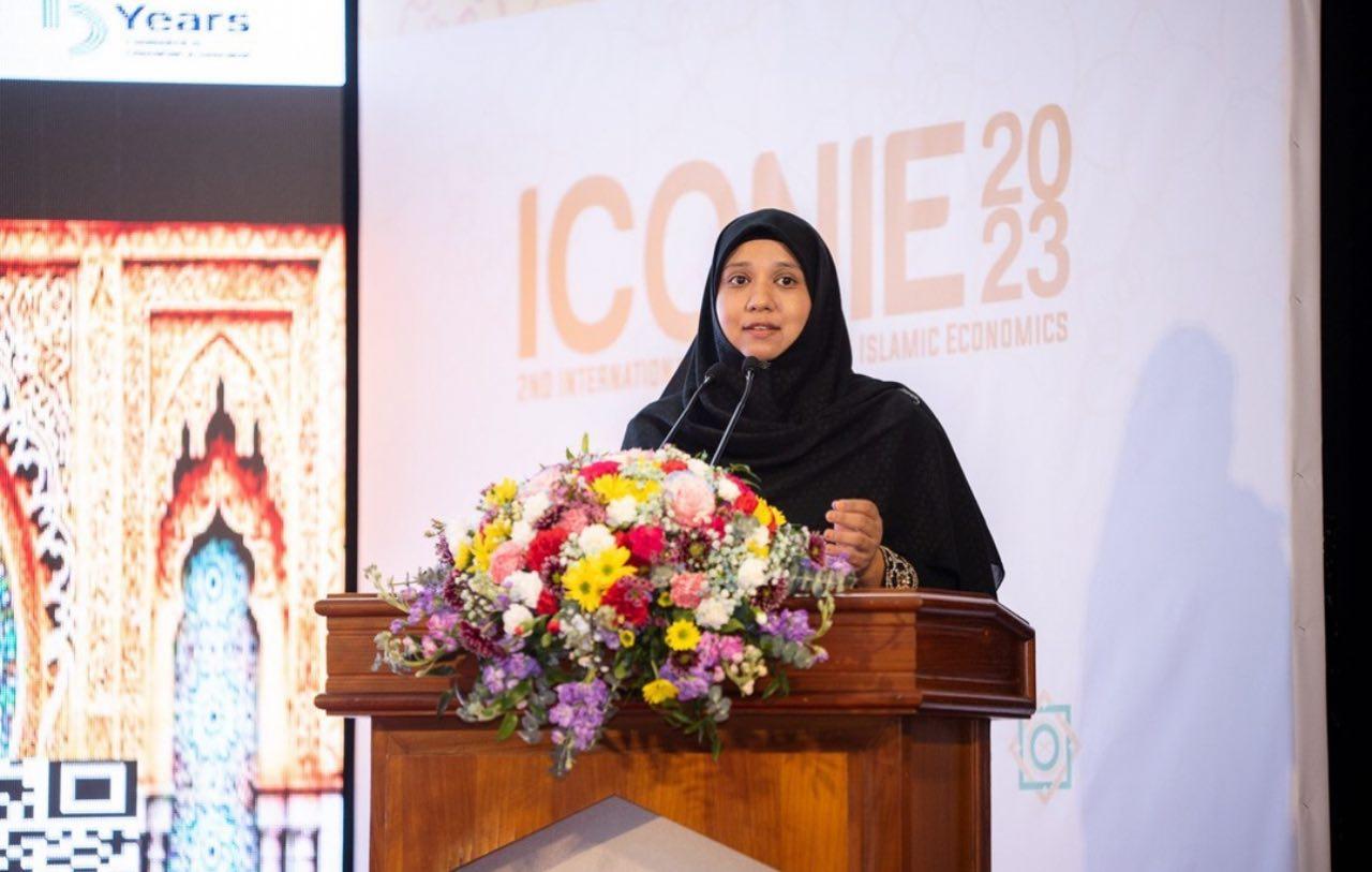 ޕްރޮފެސަރ މުނީޒާ