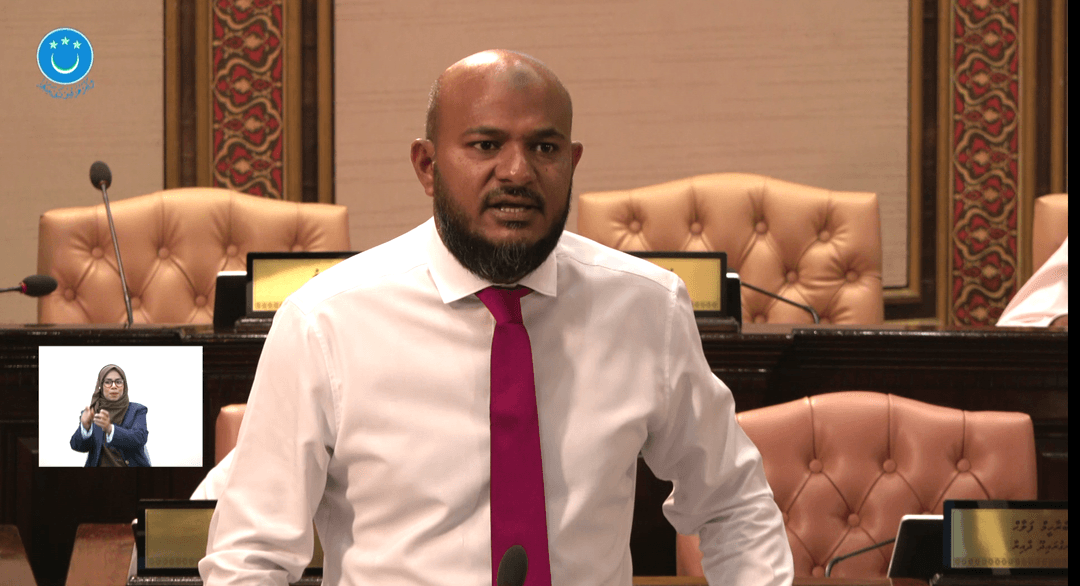 ކުންފުނިތަކަށް ގެންނަ ބަދަލާ އެކު މަސްދޯނި ފަހަރުގައި ބިދޭސީންގެ ބަދަލުގައި އުޅޭނީ ދިވެހި ޒުވާނުން: ޝުޖާއު