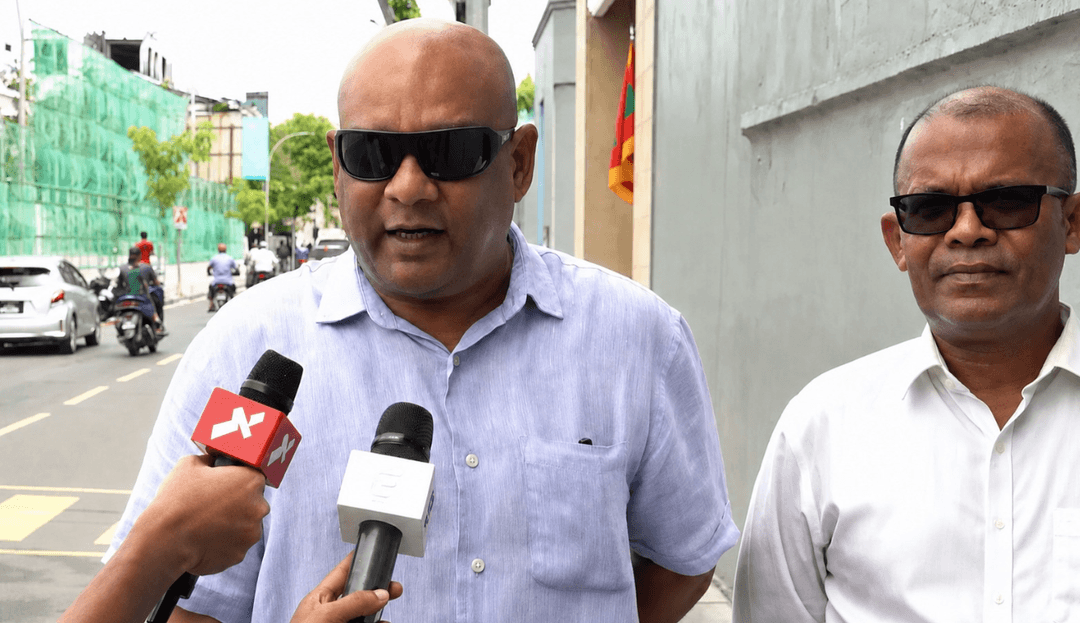 އެމްޑީޕީން ބޭނުން ވަނީ ފޮޓޯއެއް، އުޅެނީ މަޖީދީމަގުގައި މުޒާހަރާކޮށް ރައްޔިތުންނަށް ތުރާޖައްސަން؟
