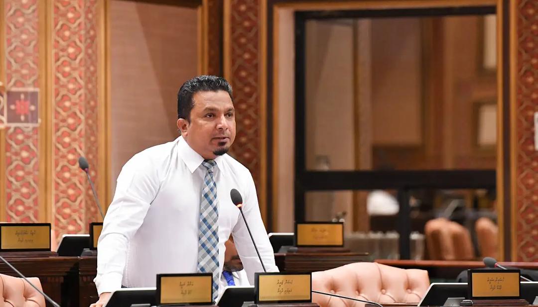  ބޭރުގެ ކޮންޓްރެކްޓަރުންގެ ވިތުހޯލްޑިންގ ޓެކްސް %10 އަށް ބޮޑުކުރަނީ