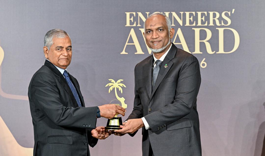 އިންޖިނޭރުންގެ އަގުވަޒަންކުރުމުގެ ތާރީޚީ ޝަރަފް ރައީސް މުޢިއްޒުގެ ސަރުކާރަށް
