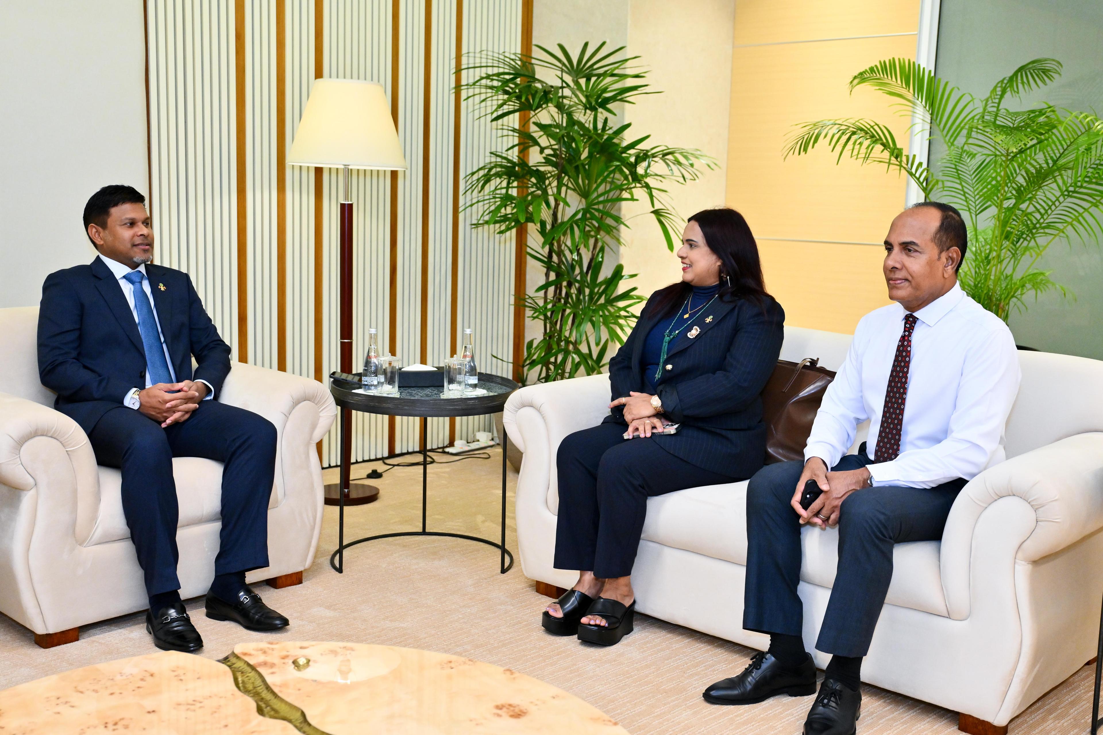ރައީސުލްޖުމްހޫރިއްޔާގެ ނައިބް ހުސައިން މުހައްމަދު ލަތީފް އެމެރިކާގެ ނިއުޔޯކަށް ފުރާވަޑައިގަތުމުގެ ކުރިން ވީއައިއޭގައި -- ފޮޓޯ: ރައީސް އޮފީސް.