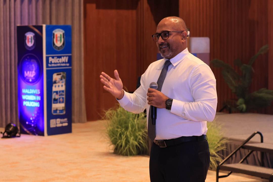 ވިމެން އިން ޕޮލިސިންގ ޑޭ: އަންހެން ފުލުހުންނަށް ވަޒީރު އިޙްސާންގެ މުހިންމު އިލްތިމާސެއް