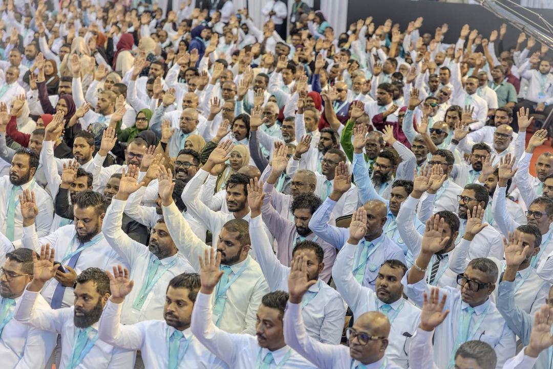 ޕީއެންސީގެ ރިޔާސީ ޓިކެޓް ރައީސް ޑރ. މުޢިއްޒުއަށް އަރުވަން ފާސްކޮށްފި