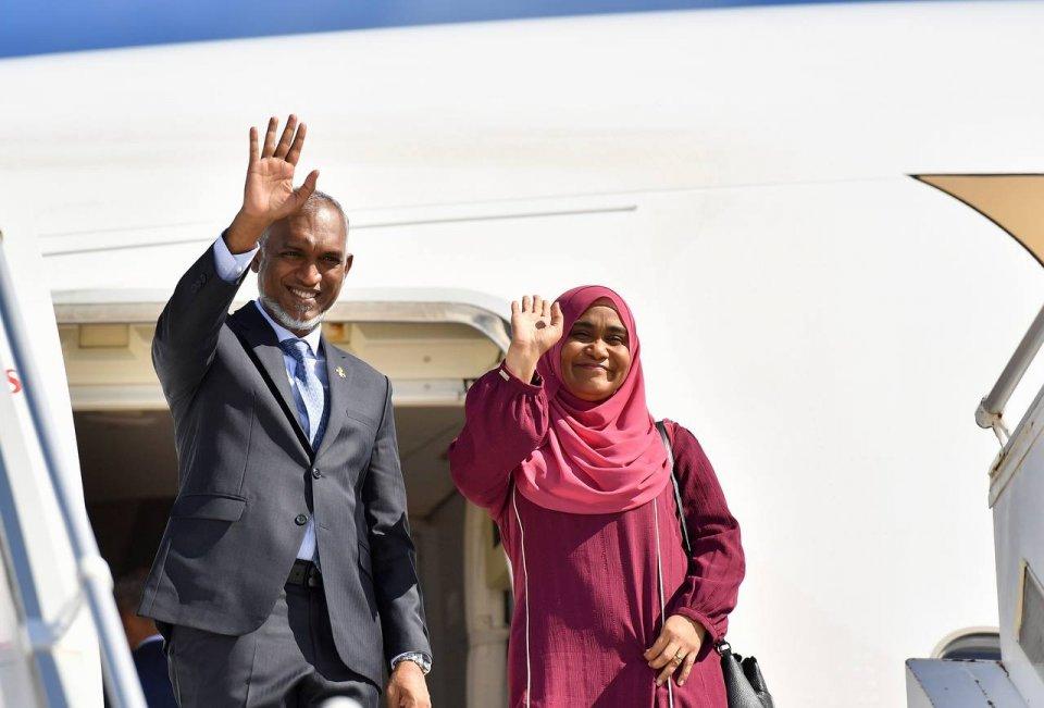 ނުރަސްމީ ދަތުރުފުޅެއްގައި ރައީސުލްޖުމްހޫރިއްޔާގެ ދެކަނބަލުން ސިންގަޕޫރަށް ފުރާވަޑައިގެންފި