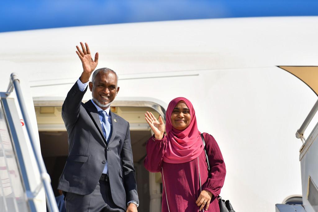 ރައީސްގެ ދެކަނބަލުން ރާއްޖެ ވަޑައިގެންފި
