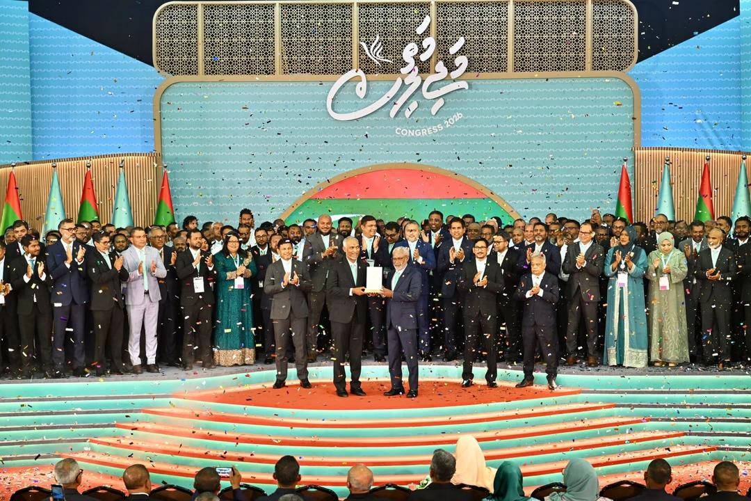 ރައީސް މުއިއްޒަށް ޕީއެންސީގެ ރިޔާސީ ޓިކެޓް އަރުވައިފި