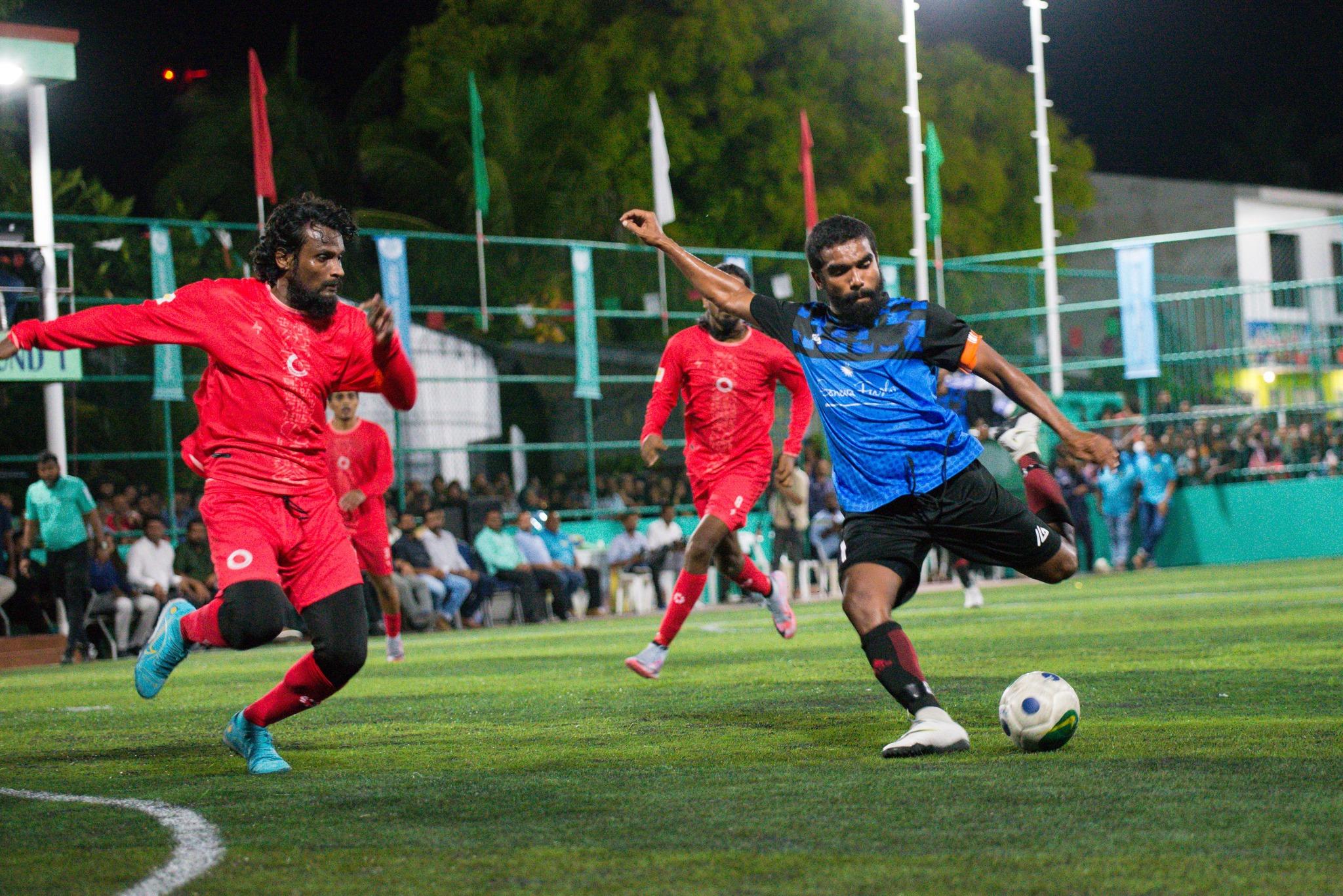 މި މުބާރާތުގެ ފުރަތަމަ އެޑިޝަންގެ ފައިނަލް މެޗުގެތެރެއިން. ފޮޓޯ: މާޅޮސްމަޑުލު ދެކުނުބުރީ އަތޮޅު ކައުންސިލްގެ އިދާރާ