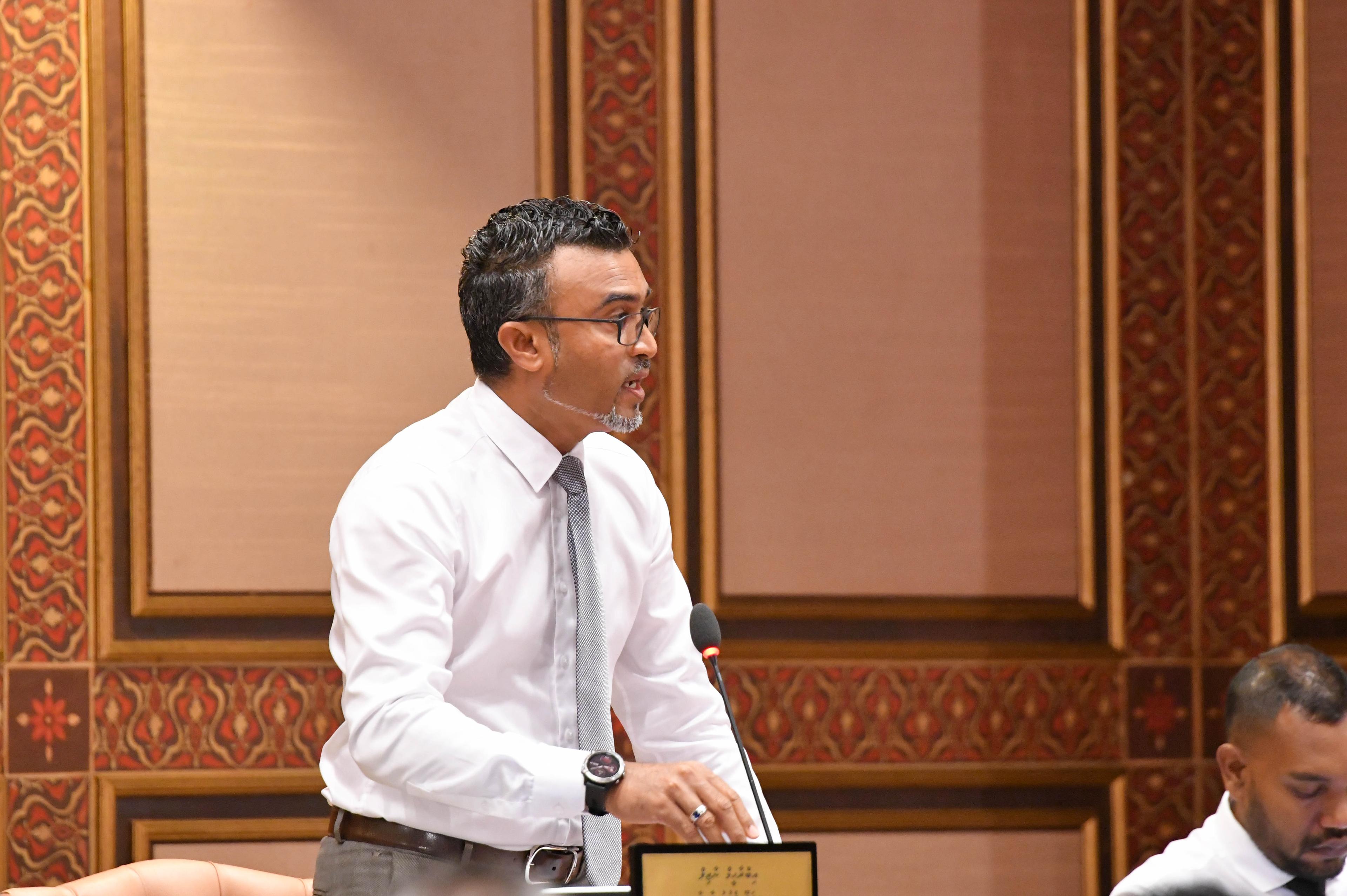 ސަރުކާރާއި އެކީ ބޮޑެތި މައްސަލަތައް ހައްލުކުރަން ބޭނުން: ނާޒިލް