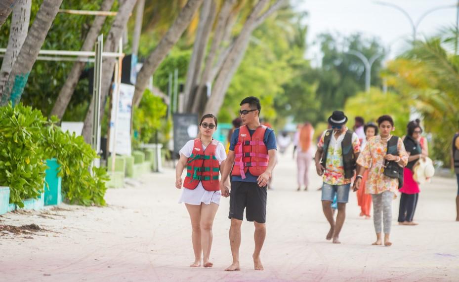 ޓޫރިސްޓުންގެ ބޮލަކަށް ޑޮލަރު ނަގަން ނިންމުމާއެކު، މާރުކުރާ ވަރަށް ޑޮލަރެއް ނުލިބޭ ކަމުގެ ކަންބޮޑުވުން