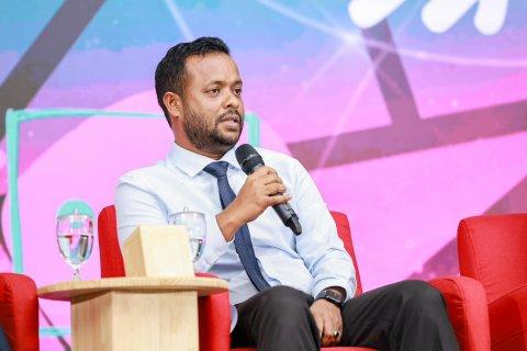 އިޤްތިޞާދު ރަނގަޅުވާނީ ބޭންކިން ނިޒާމުގައި ޑޮލަރު ހިފެހެއްޓިގެން - ޑރ. މުއްޠަލިބު