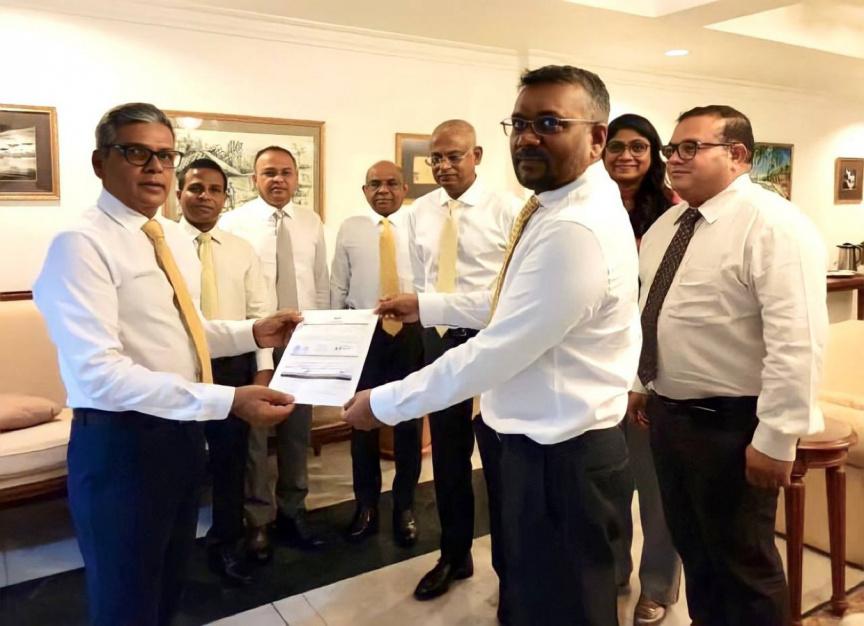 "އިޤްތިސާދީ ވަޒީރަކު ޗެއާ ކަމުގައި ހުރުމަކީ  ޕާޓީން ވިޔަފާރިކުރަންޖެހޭ ކަމެއްތޯ"؟ މޫސާ މަނިކު