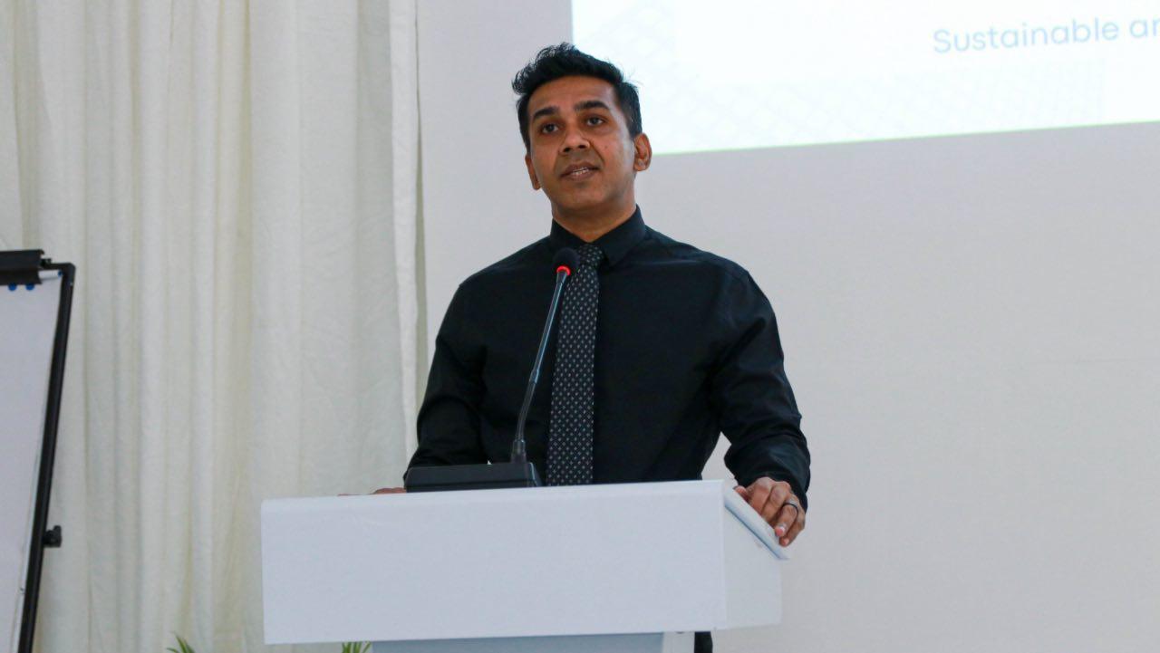 ސްޓޭޓް މިނިސްޓަރު ފައިރޫޝް ހޯމްލޭންޑަށް 