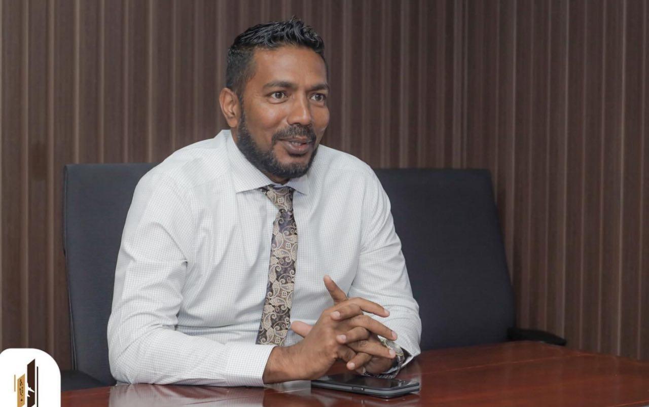 އައި ފޯނު އެތެރެކުރިކަމަށް ބުނެ ފެތުރީ އަބުރު ކަތިލުމުމަށް ދޮގު ޚަބަރެއް: މުބީން