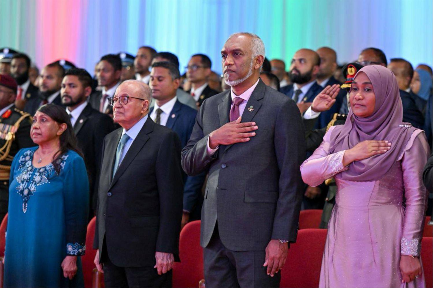ރާއްޖޭގައި ދީނީ ރޫޙް އަށަގަތީ ރައީސް މައުމޫން ކުރެއްވި  މަސައްކަތު: ވަޒީރު އާދަމް ޝަރީފް