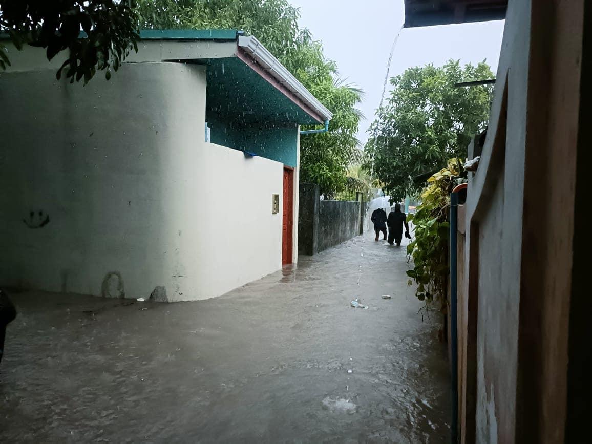 ވިއްސާރައިގައި ކުރެންދޫގެ 70 ގެއަކަށް ފެން ވަދެ، ބޮޑެތި ގެއްލުންތަކެއް