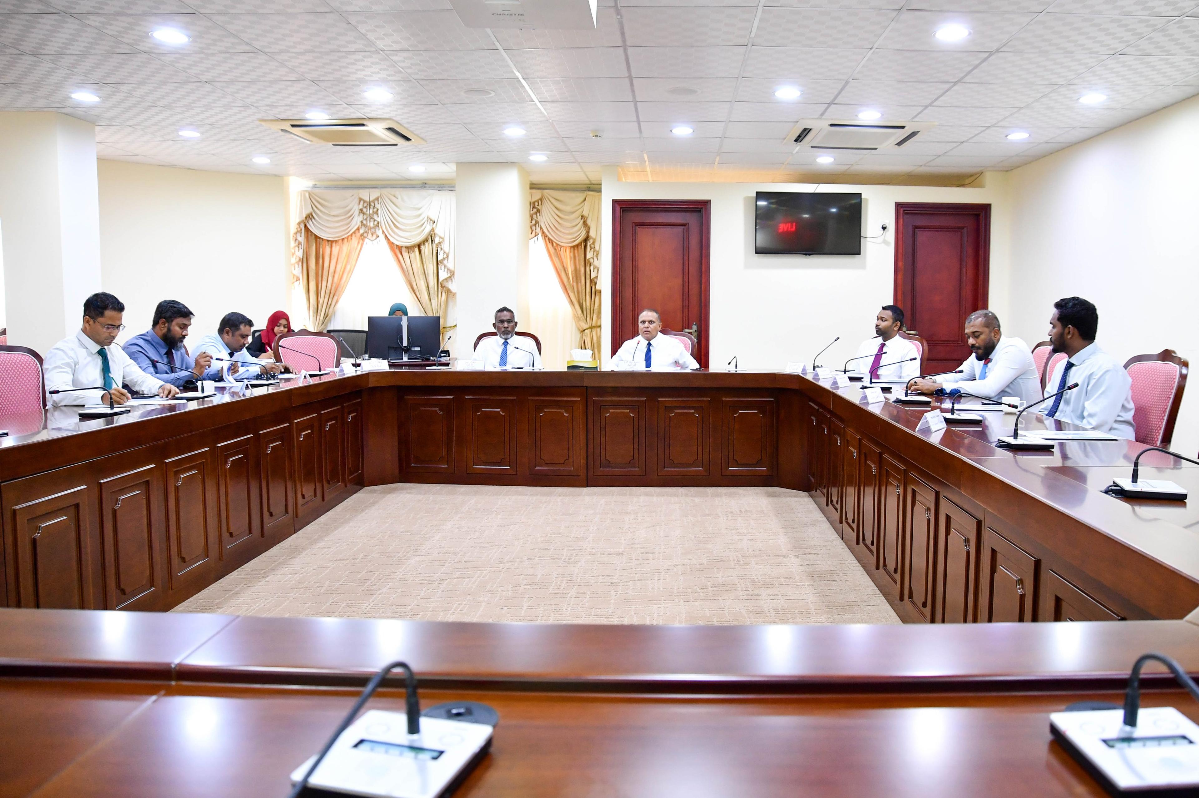 މީޑިއާ ކައުންސިލާއި ބްރޯޑްކޮމް މިނިވަން މުއައްސަސާތަކުގެ ކޮމިޓީއަށް ހާޒިރުކުރަނީ 