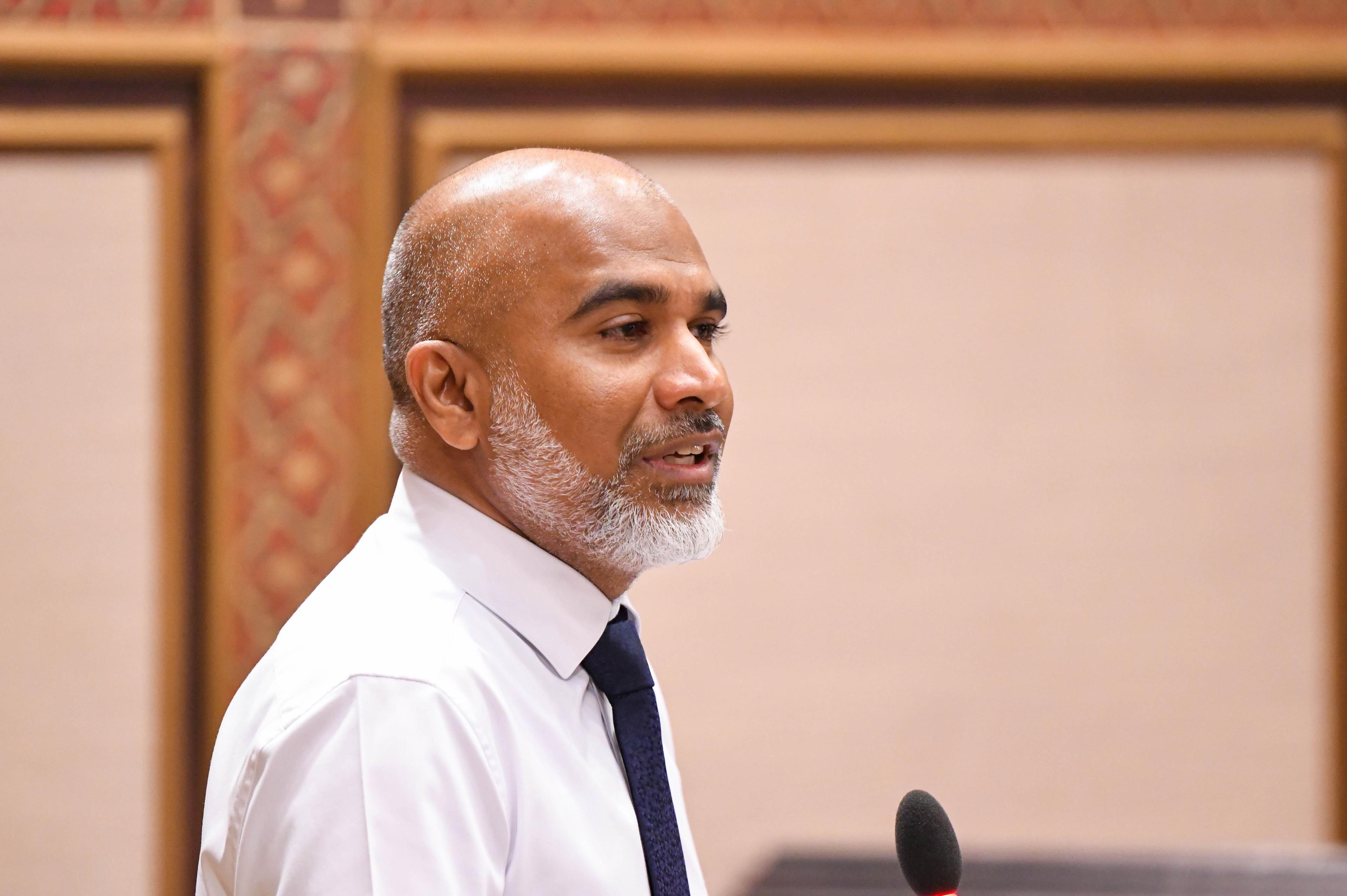 ރައީސްގެ އިރުޝާދަކީ އަދުލުވެރިވުން، މަގާމާއި ހަވާލުވިއިރު ވަނީ 300 މުވައްޒަފުންނަށް ހެކި ނެތި އަދަބު ދީފައި: ޝަފީޢު