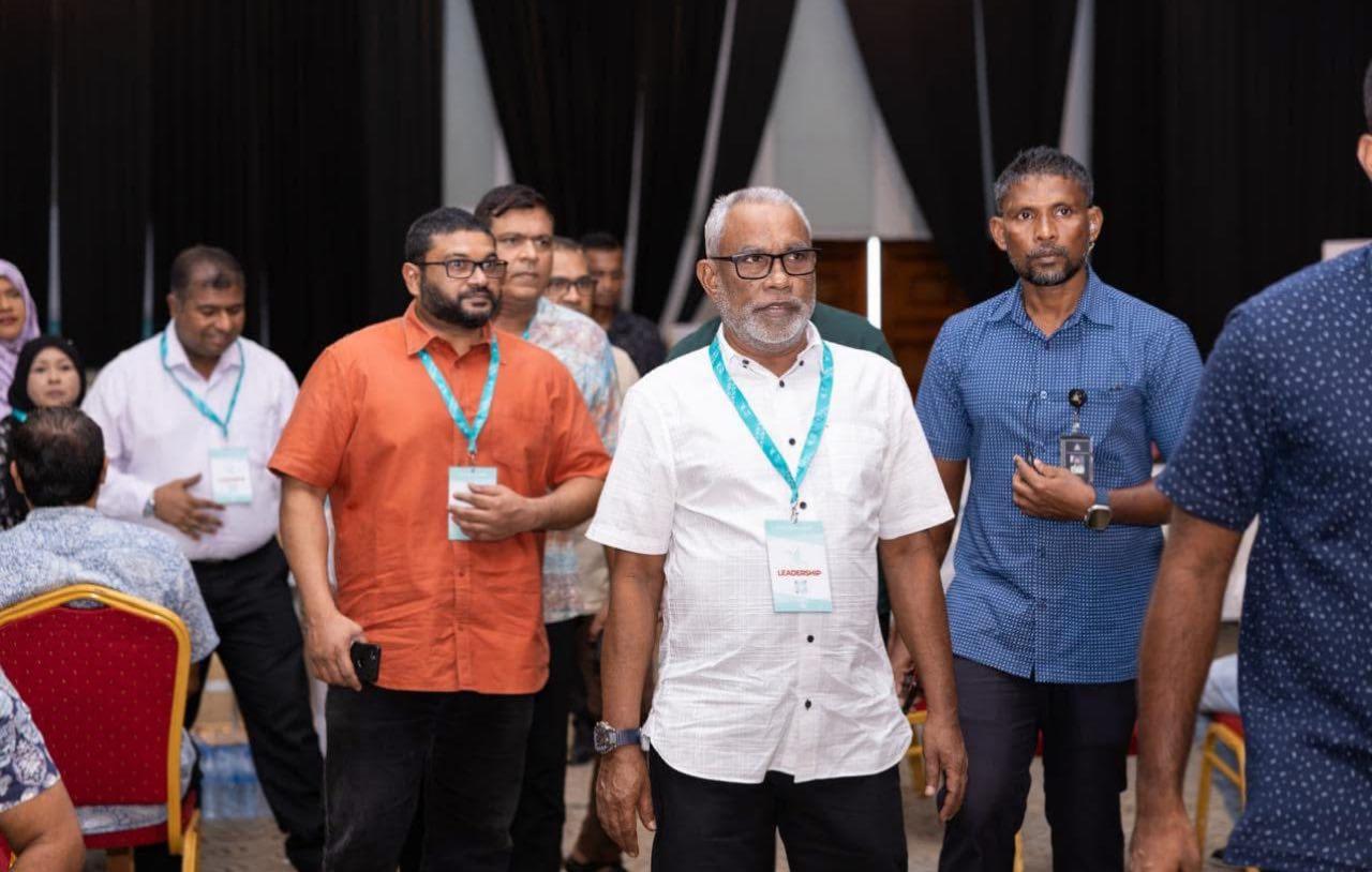 ޕާޓީއާއި މެމްބަރުން ގުޅެނީ ފައިސާ ދީގެނެއް ނޫން ރައީސްގެ ސިޔާސަތުތައް ހަރުދަނާ ކަމުން-އަބްދުއްރަހީމް