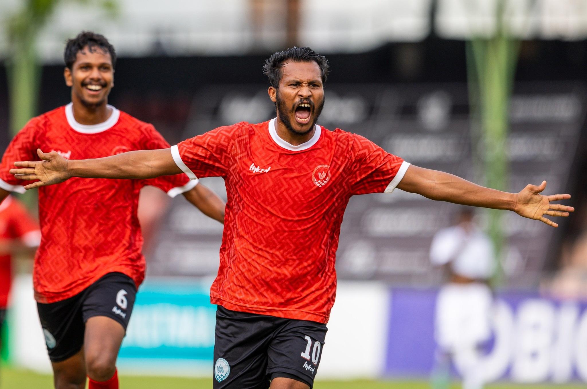 ހަމްޕު ވަނީ މިމެޗުގައި ދެގޯލު ޖަހާފައި. ފޮތޯ: އަބްދުﷲ އަބީދު | ވަޤުތު