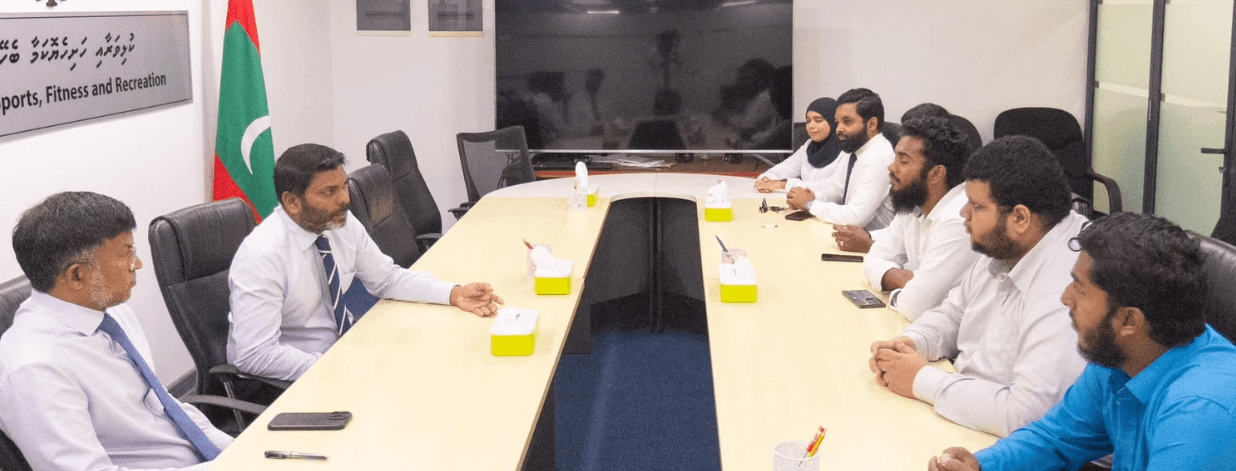 ދިވެހިރާއްޖޭގެ ޤައުމީ ޔުނިވަރސިޓީގެ ދަރިވަރުންގެ ޔޫނިއަން އިން ކުޅިވަރާ ހަށިހެޔޮކަމާއި ބެހޭ ވަޒީރާއި ބައްދަލުކޮށްފި