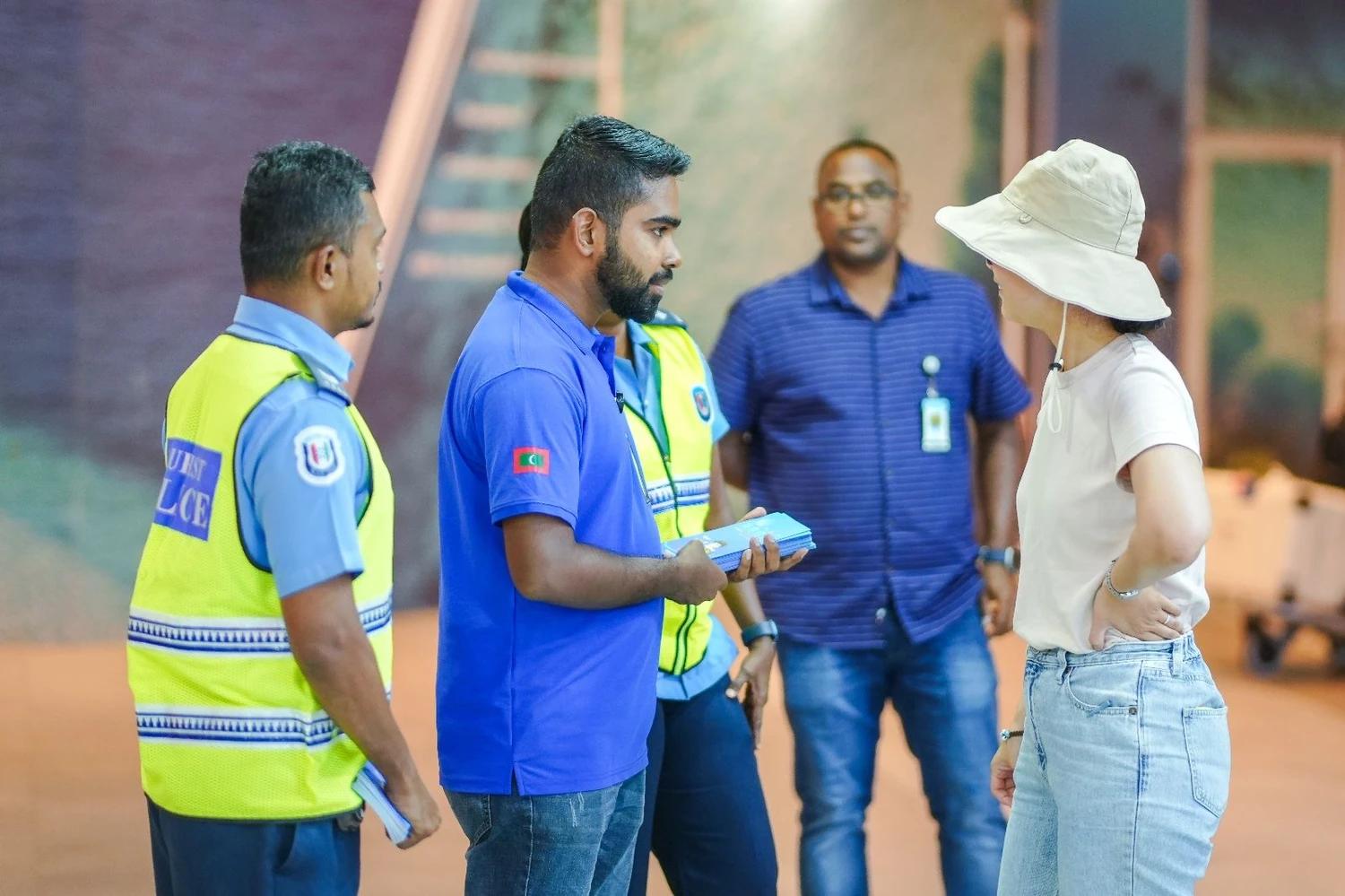 ޗައިނާގެ ފަތުރުވެރިންނަށް އަމާޒުކޮށްގެން މައުލޫމާތު ދިނުމުގެ ހަރަކާތެއް ފަށައިފި