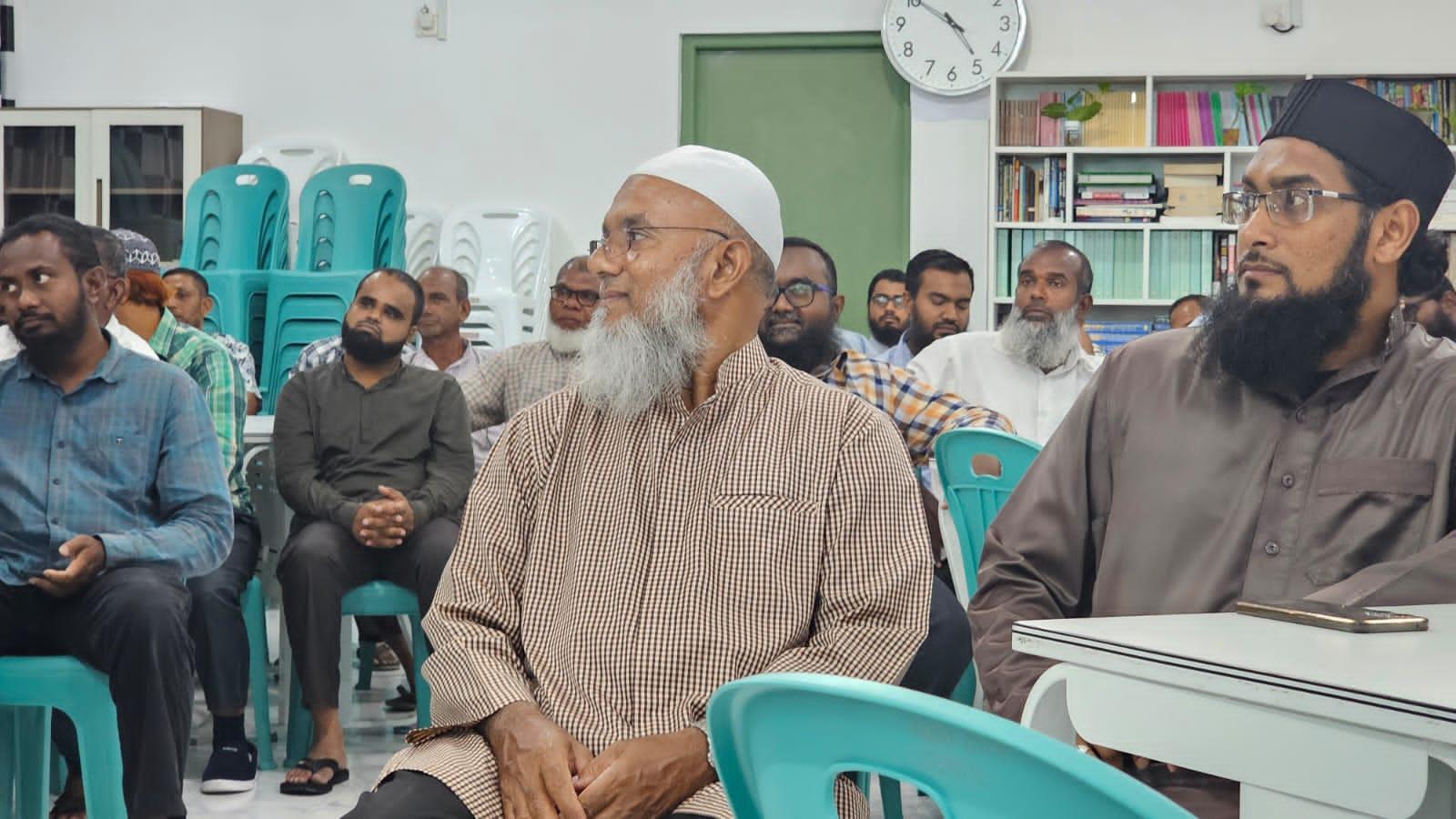 އައްޑޫ ސިޓީގެ އިމާމުން ތާޒާކުރުމުގެ ތަމްރީނުތައް ފަށައިފި 