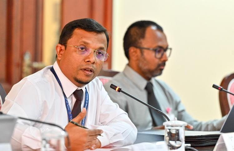 Finance Ministry Seeks Confidentiality; Committee Votes to Seal Meeting