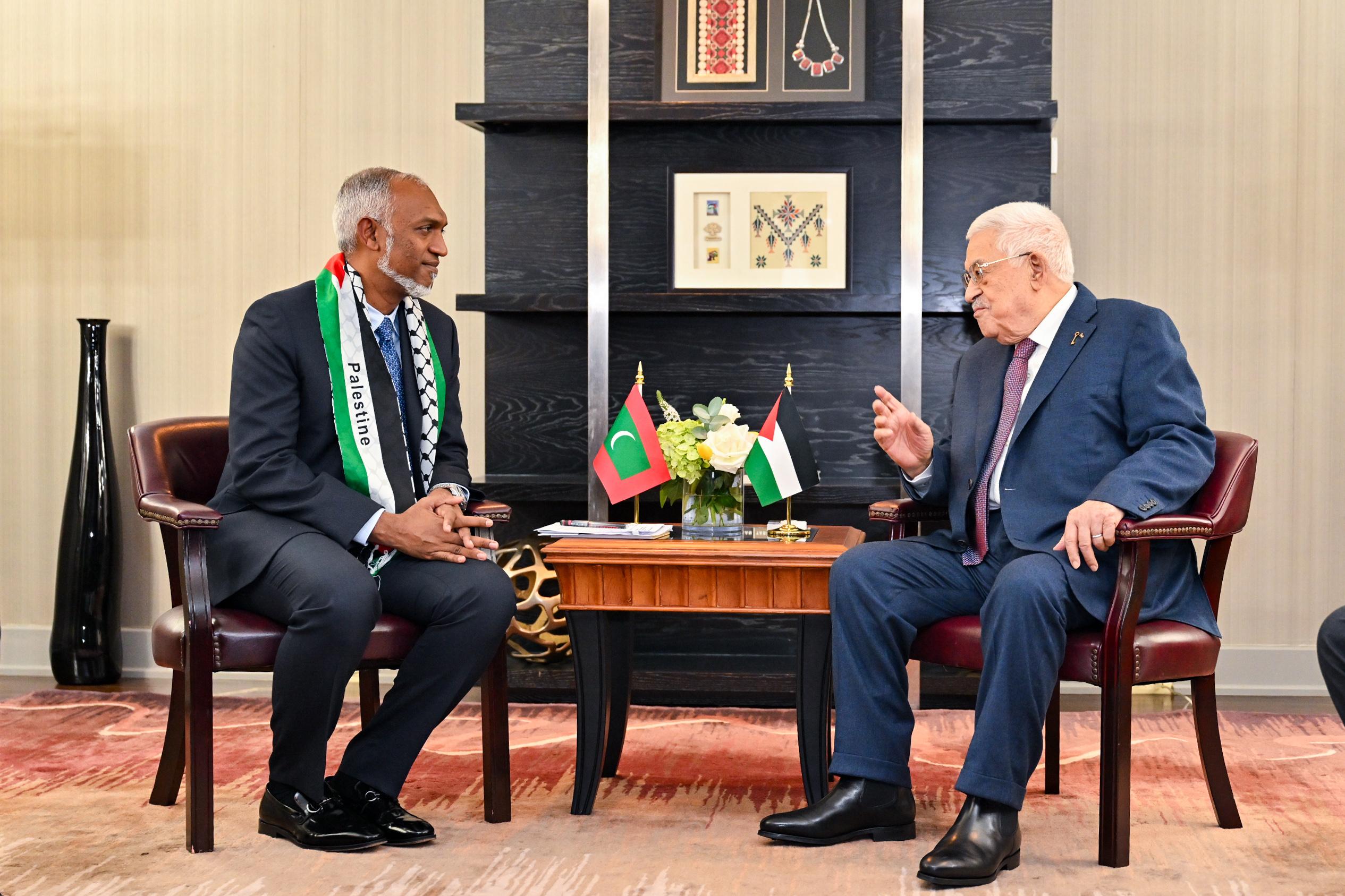  President Muizzu Meets Palestinian Leader Mahmoud Abbas at UNGA