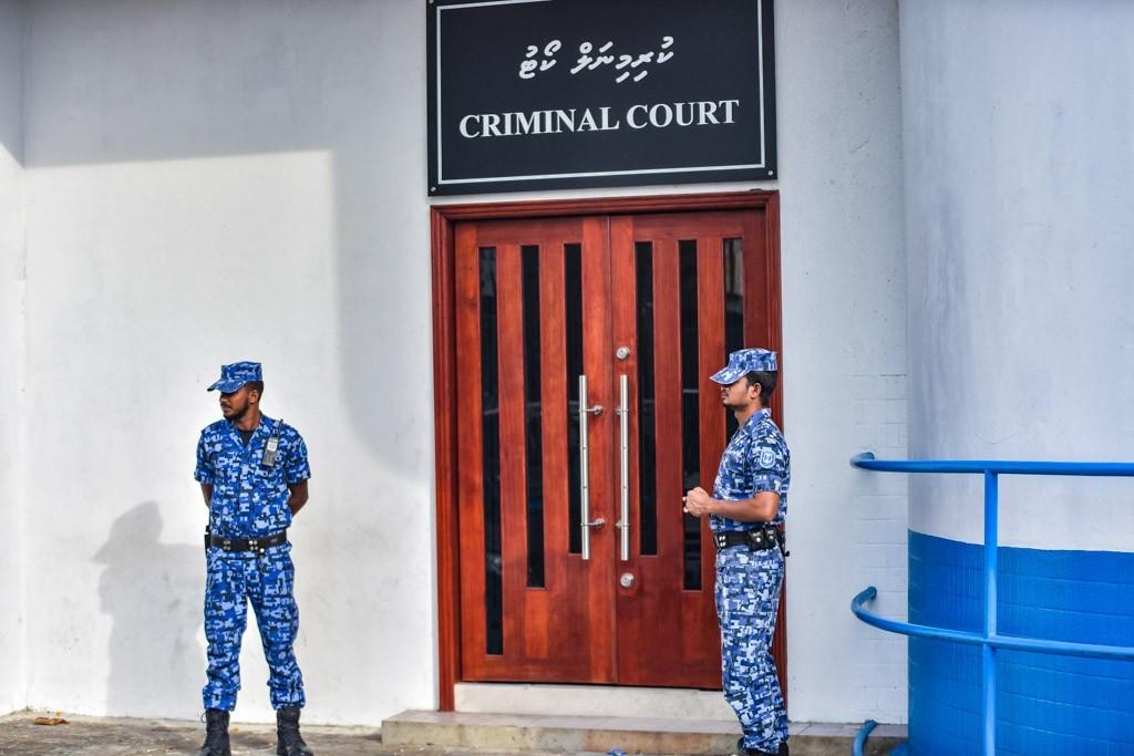 ފޭރުމުގެ  މައްސަލައެއްގައި ހިމެނޭ 3 މީހަކަށް ދައުވާކުރަން ފޮނުވައިފި 