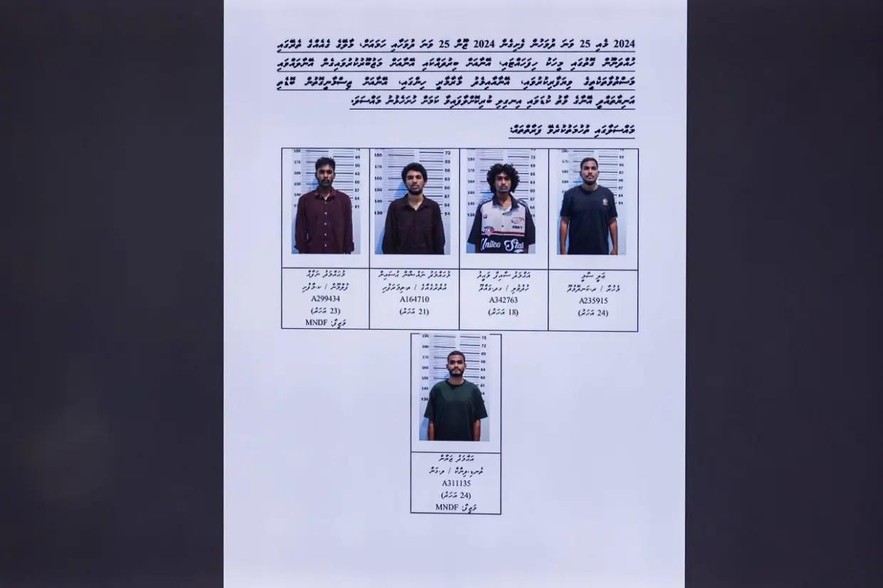 މީހަކު ރަހީނު ކުރި މައްސަލައިގަ ހިމެނޭ ސިފައިންގެ ދެ މީހުން ސަސްޕެންޑްކޮށްފި 