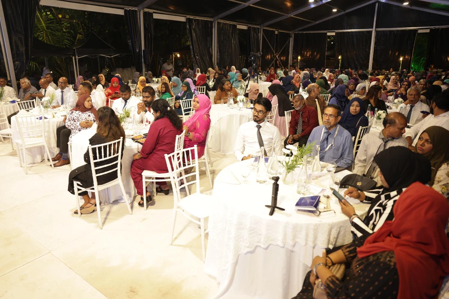 ސިޔާސީ ފިކުރު ތަފާތު ވިޔަސް، ރައްޔިތުންނަށް ބޭނުންވާ ހިދުމަތްތައް ފޯރުކޮށްދޭނަން: މޭޔަރ އާޒިމް 