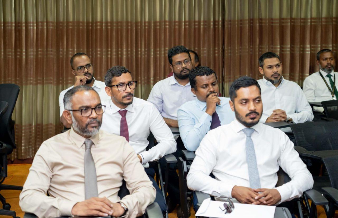 ޝަރީޢަތާއި ޤާނޫނުގެ ދާއިރާއިން މަޖިލީހުގެ މެންބަރުން މަތީ ތަޢުލީމަށް ތަމްރީނުކުރުން ފަށައިފި