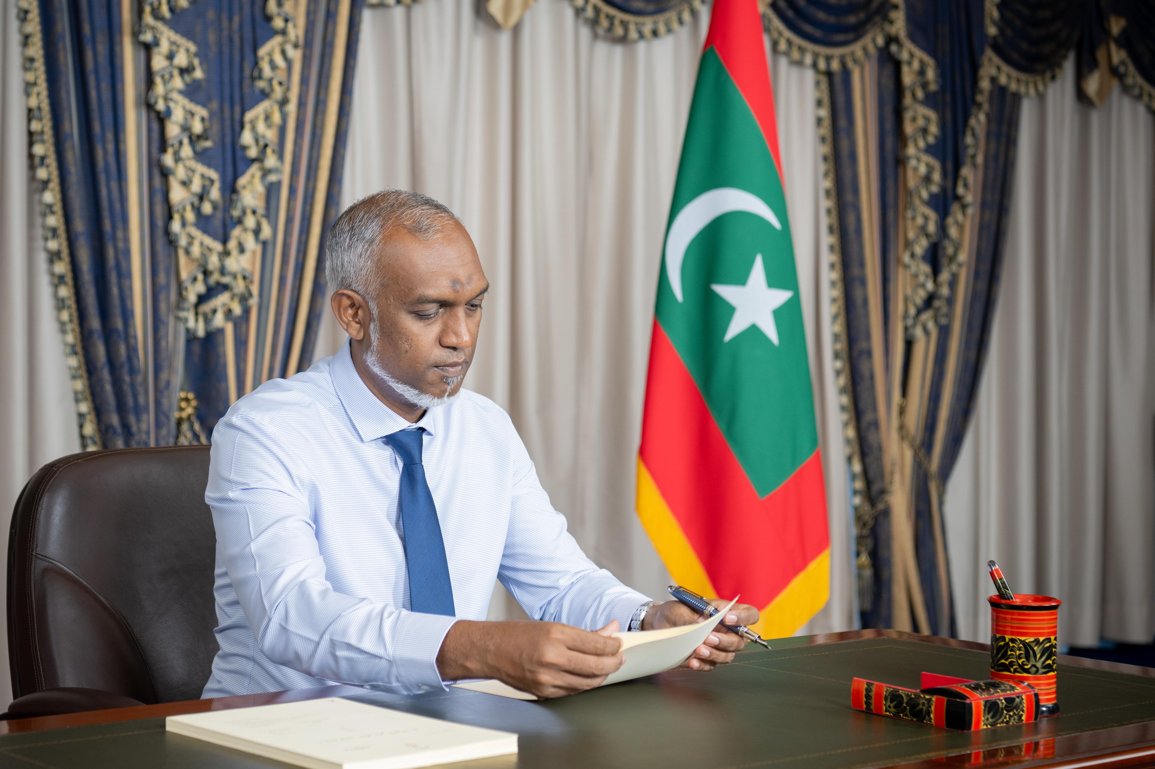 ޓޫރިޒަމްގެ ބޭނުމަށް ފަޅުރަށްރަށް ކަނޑައަޅުމުގެ ބާރު ރައީސައަށް ދޭ ބިލު، ރައީސް ތަސްދީޤުކުރައްވައިފި