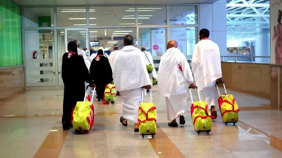އަސްކޮއި ޖަމާއަތުން ފައިސާ ނެގުމަށްފަހު އުމްރާއަށް ނުގެންދިޔަ މައްސަލައެއް ބަލަނީ 