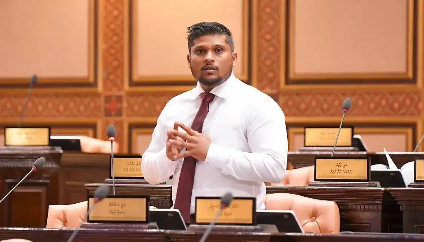 ދުންފަތުގެ ބިލް ހުށަހެޅި މެންބަރަށް މަރުގެ އިންޒާރު ދިނުން ކުށްވެރިކޮށްފި