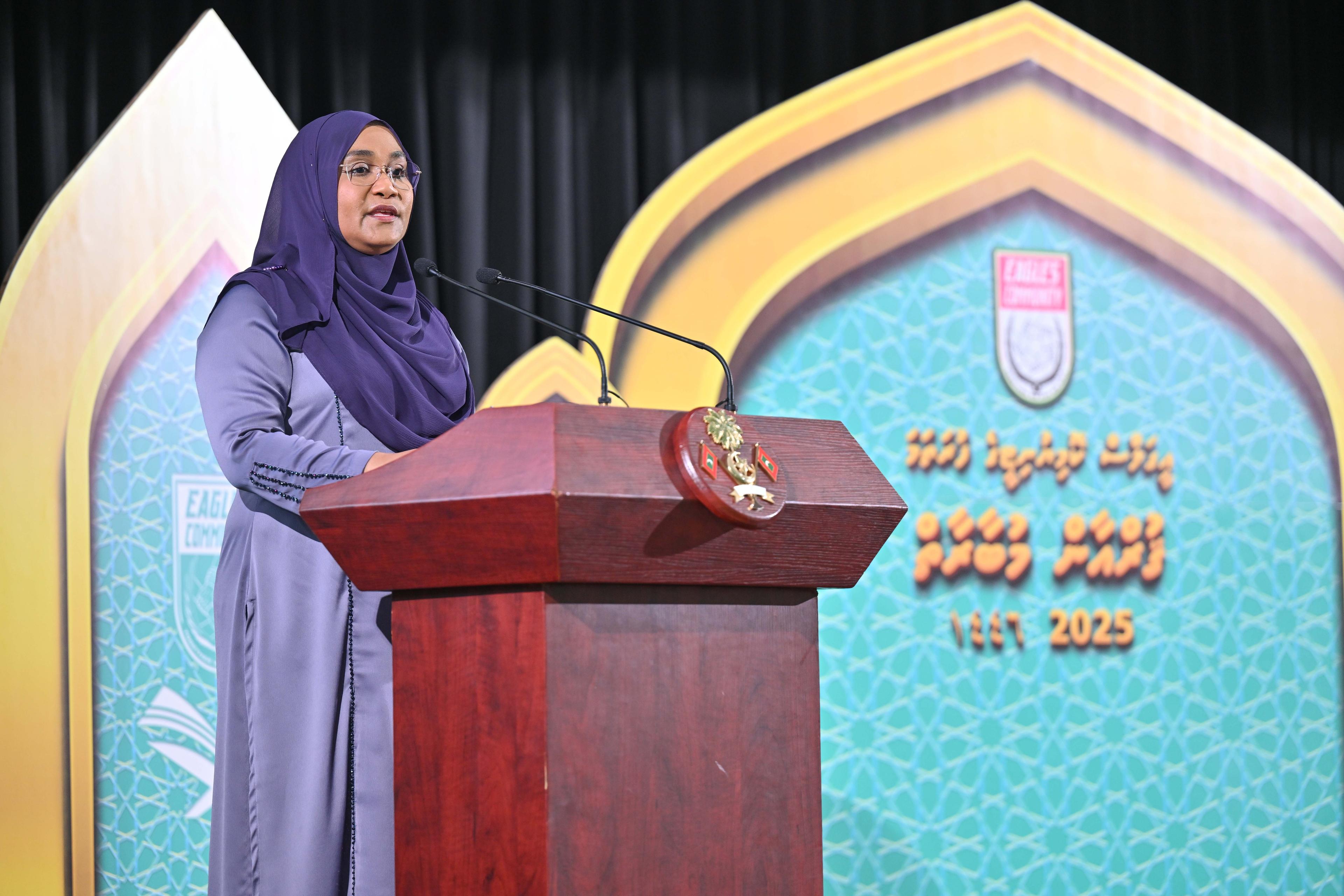 ތާޖުއްދީން ސުކޫލުގައި ރޭ އީގަލްސް ކޮމިއުނިޓީގެ ފުރަތަމަ ޤުރުއާން މުބާރާތް 1446ގެ ނަތީޖާ ފާޅުކުރުމުގެ ރަސްމިއްޔާތުގައި މެޑަމް ވާހަކަދައްވަމުން -- ފޮޓޯ: ރައީސް އޮފީސް