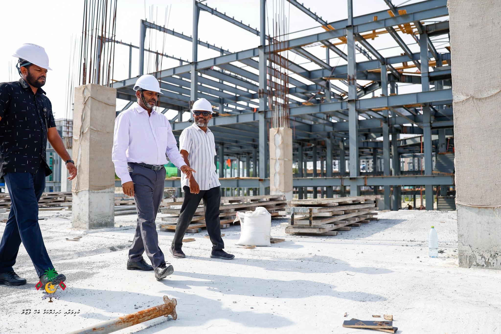 އަލަށް ގާއިމުކުރާ ސްވިމިން ޕޫލްގެ މަސައްކަތް ވަޒީރު ބައްލަވާލައްވައިފި