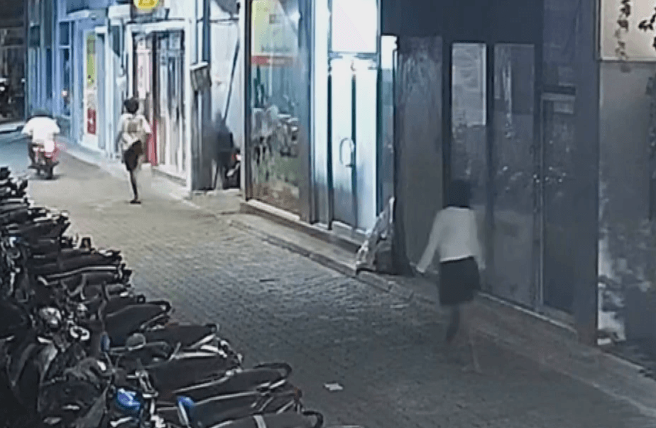 އަންހެން ކުއްޖާ ވެއްޓުނު ރޭގެ ސީސީޓީވީ ފޫޓޭޖް ޢާންމުކޮށްފި